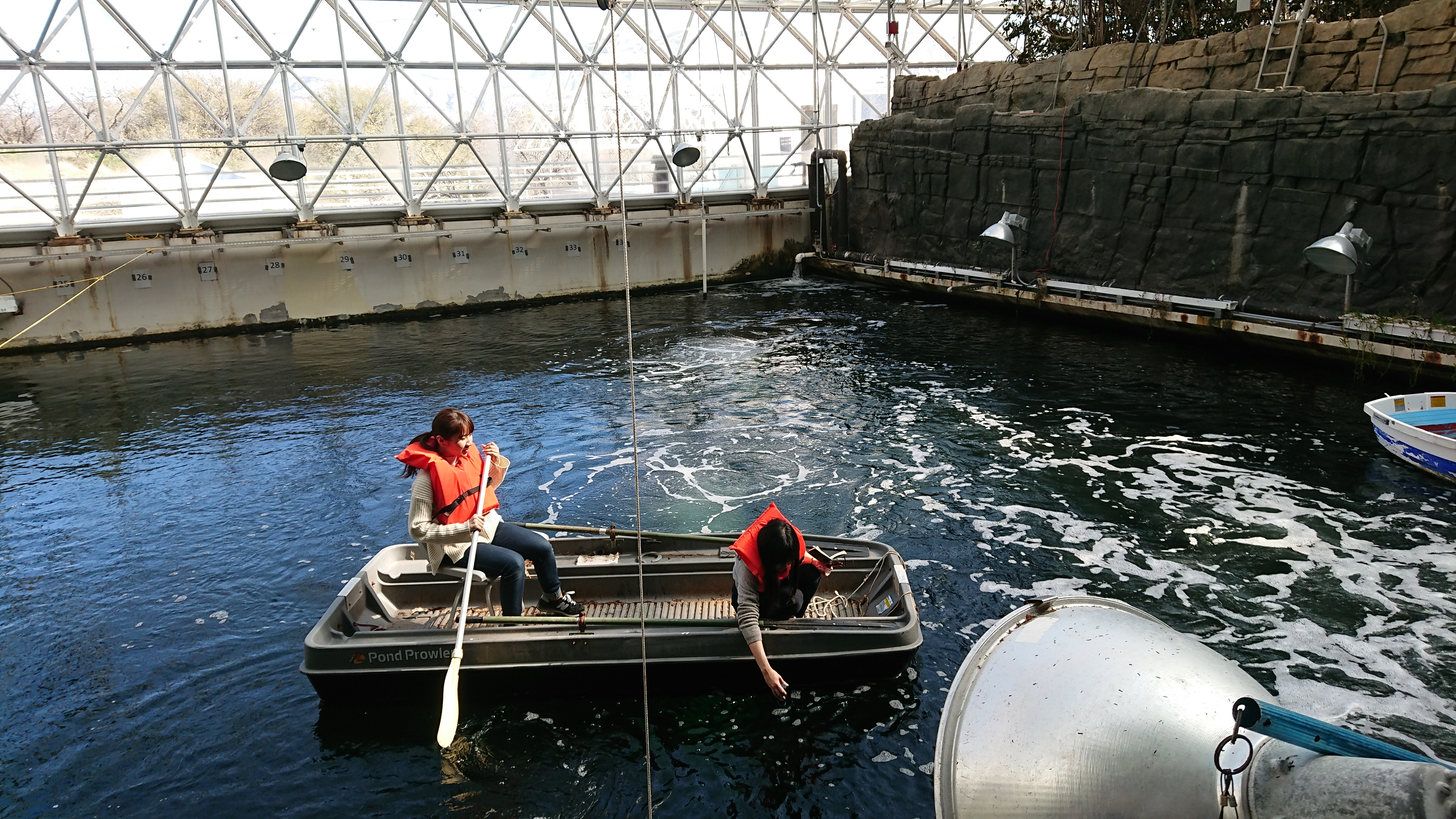 Participants from Kyoto University in a boat on the ocean at Biosphere 2