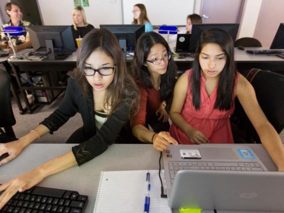 ASU Graduate Fellow Jessica Guo Teaches Coding and Big Data to High School Students